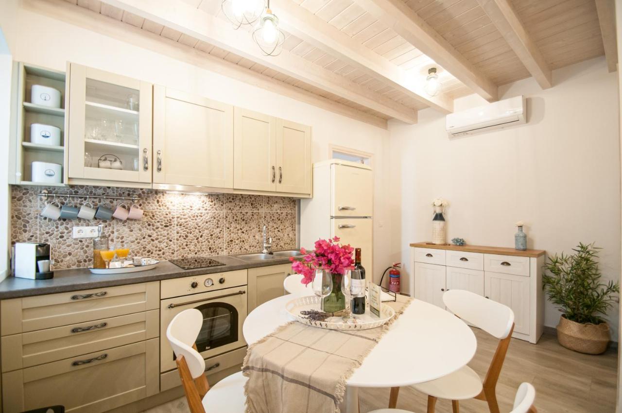 Luca'S Houses Chalki Town 外观 照片